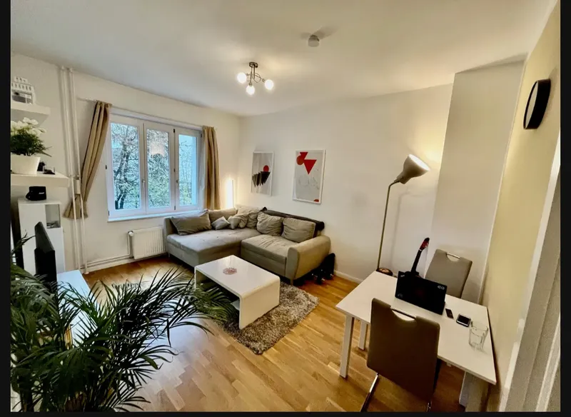 Voll möbliertes 2-Zimmer-Apartment – Untermiete für 1 Jahr — photo 1